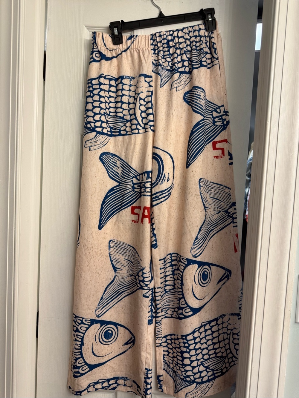 Blue Fish Print Pet Fish-Themed Towel/Mat - Blue on Cream